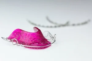 Aligners vs Retainers: What’s the Difference and Which One Do You Need? 35 dental retainers in focus